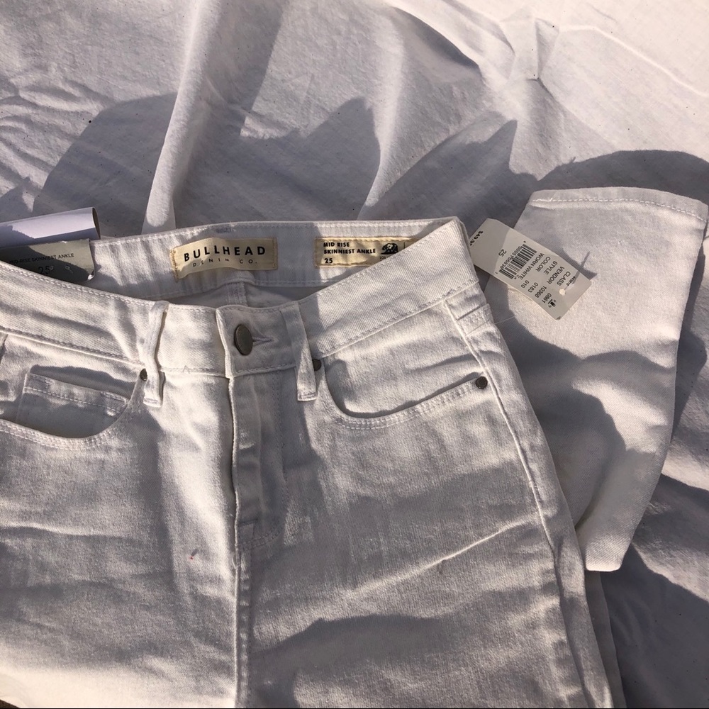 Bullhead White Mid Rise Skinniest Ankle Jeans